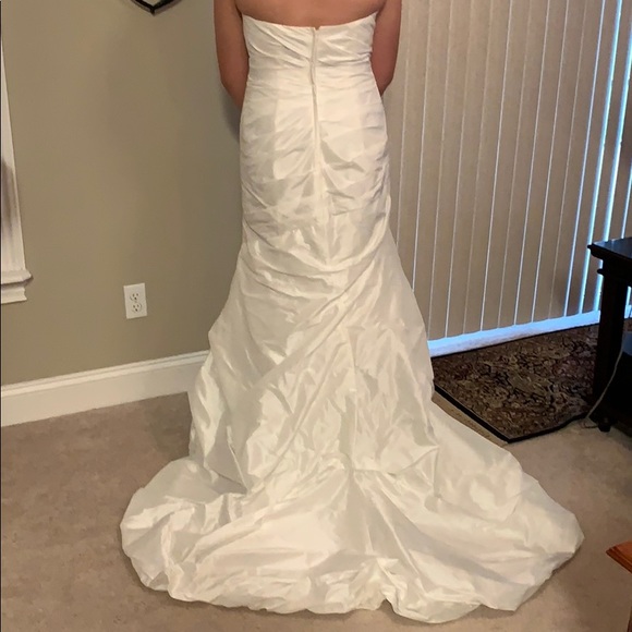 💝DAVID’S BRIDAL > TAFFETA MERMAID WEDDING DRESS - Picture 2 of 4